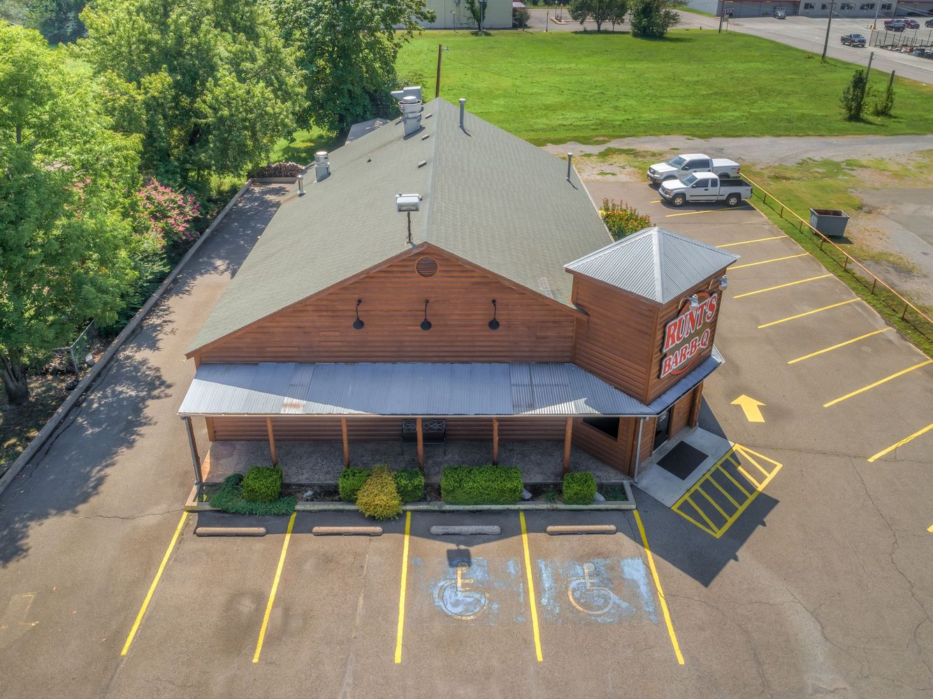 Runts BBQ: 1105 W Cherokee St, Wagoner, OK 74467